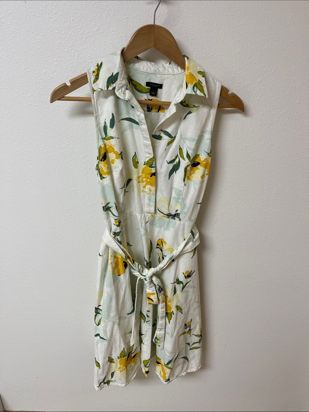 Ann Taylor factory  Collared Floral Shirtdress- women’s size 6
